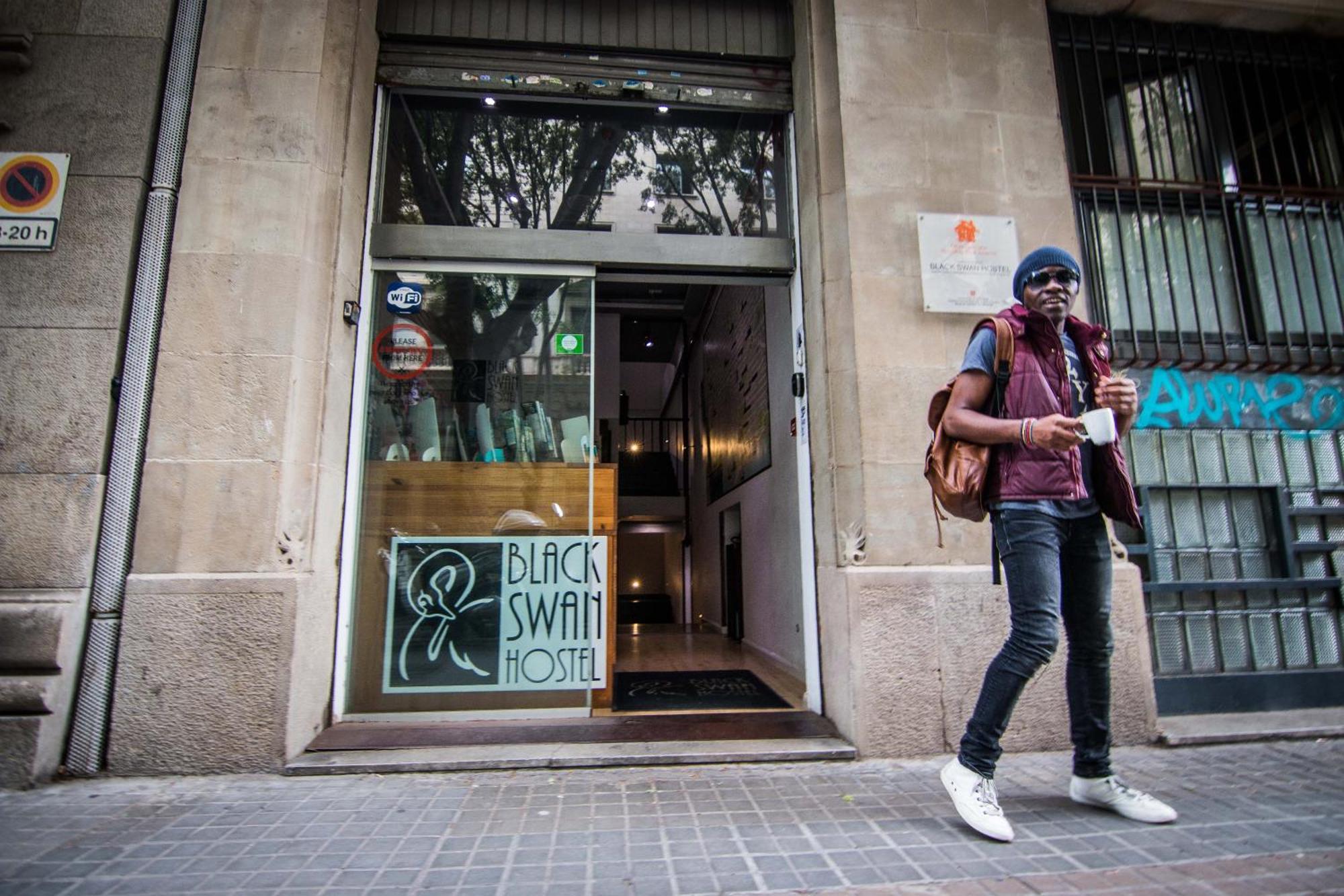 Black Swan Hostel Barcelona Eksteriør billede
