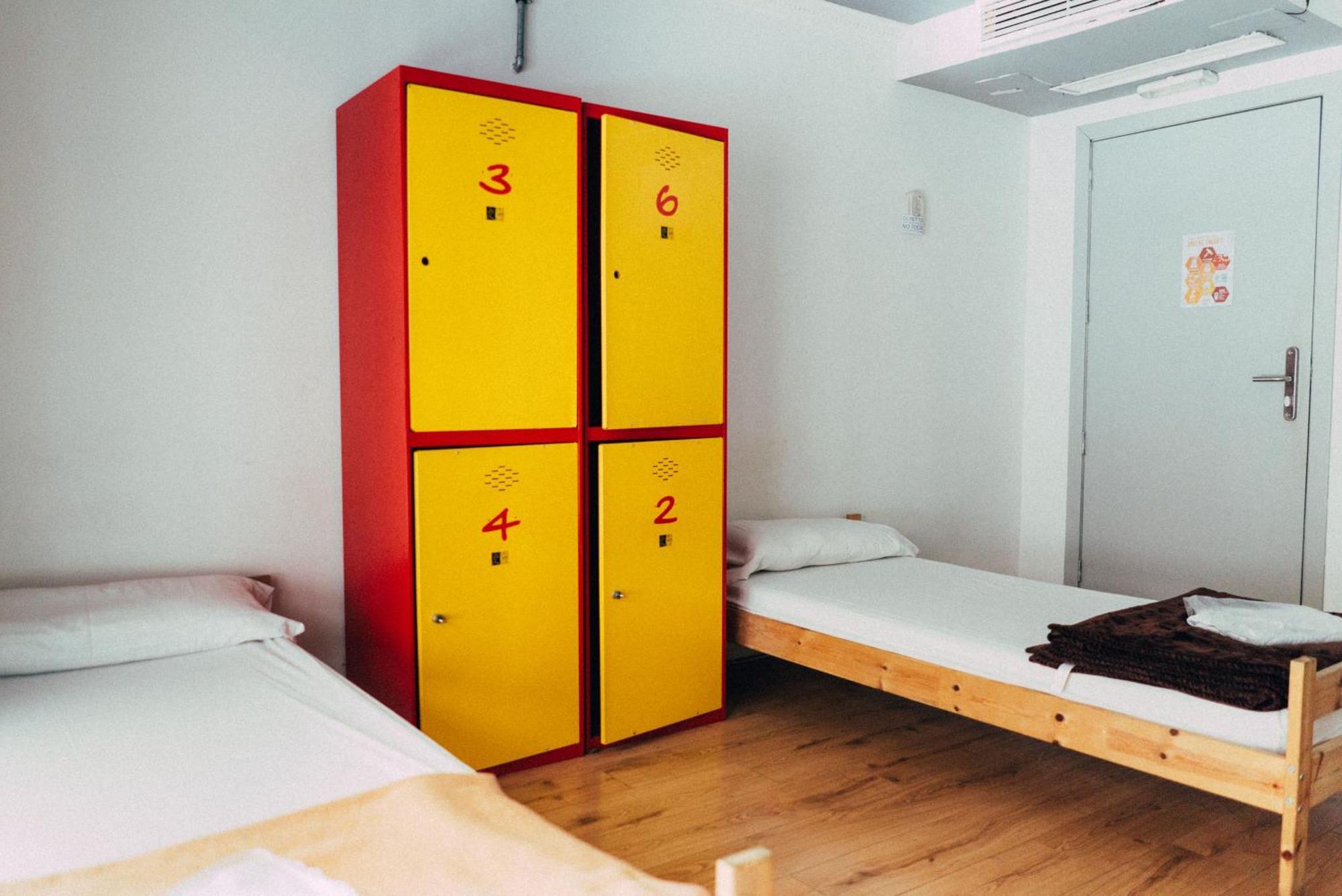 Black Swan Hostel Barcelona Eksteriør billede